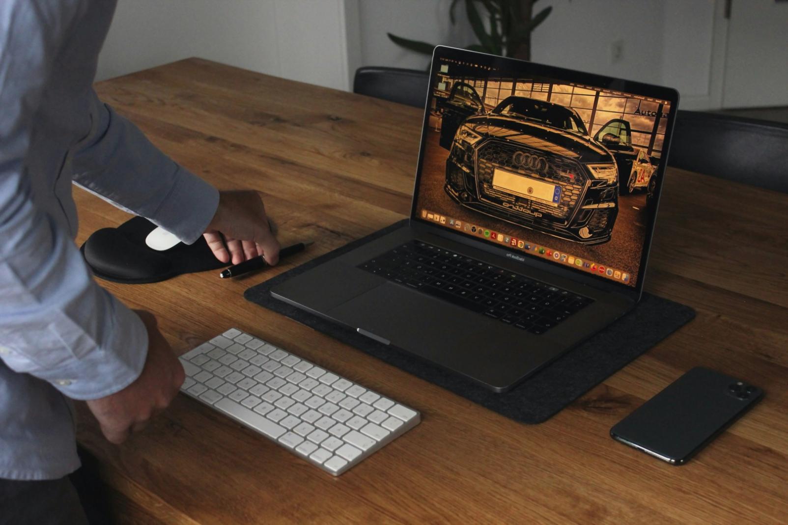 Partecipanti al lavoro su esercizi pratici di keyword research